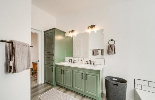 Mtn Views + Playground: Family-Friendly Pine Cabin - Foto 16