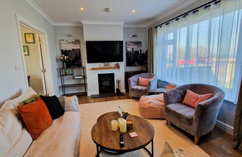 Luxury Sea View Retreat with Hot Tub Sleeps 8 - Foto 5