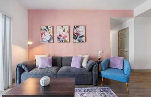 Bright Uptown Bliss - Free Parking, Walkable, Views - Foto 7