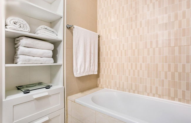 Breathtaking View 1 Bedroom Apt - Photo 12