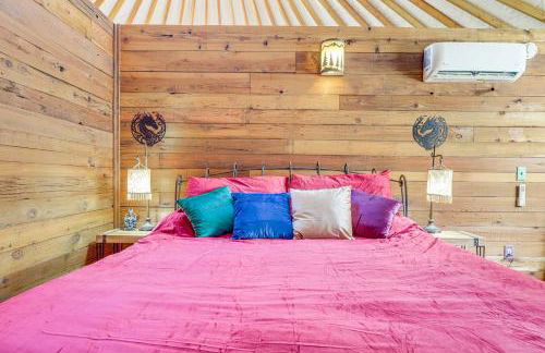 Glamping with Mountain Views! Newport Yurt Retreat! - Foto 14
