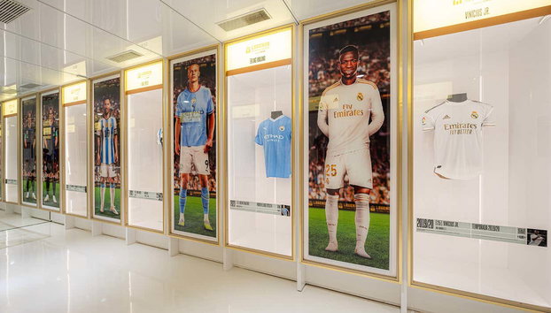 Biglietti per il museo LEGENDS: The Home of Football - Foto 5, Esposizione di magliette dei giocatori