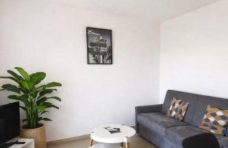 AGENCE JF IMMO-T2 climatise 4 pers avec terrasse vue campagne piscine et parking V0773 - Foto 3