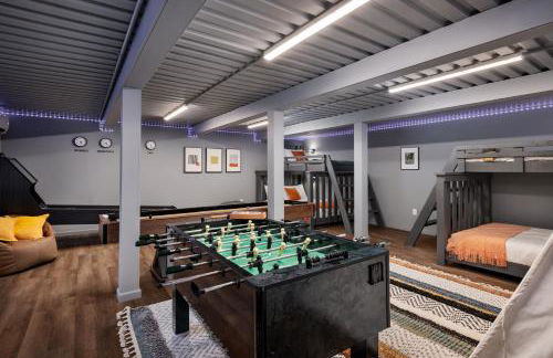 Epic Family Stay - 40' Putting Green, Theater, Hot Tub, Sauna - Foto 18