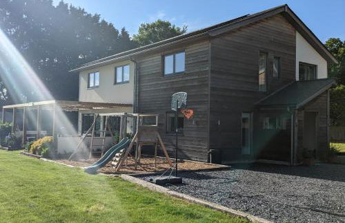 Unique, Spacious, Self-Built Eco Home with huge garden and movie room - Photo 57