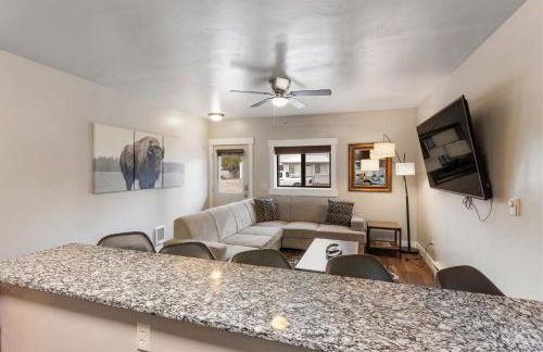 The Yellowstone Hideaway Unit A Cozy 1-Bedroom Yellowstone Hideaway, 1 Minute from Yellowstone Park! - Foto 32