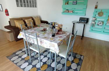 Alojamento - Apartamento ou quarto - Estacionamento à porta - Foto 11