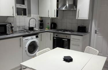 Stylish 2-Bed Garden Flat, 5 Mins to Brixton - Photo 3