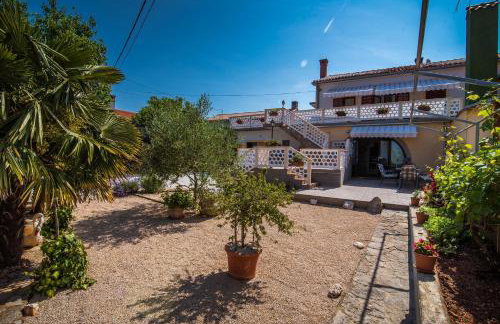 Apartments with a parking space Malinska (Krk) - 13219 - Foto 1