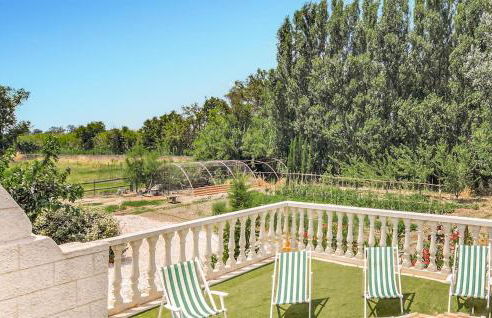 Nice Apartment In Le Sambuc With Wifi - Foto 15