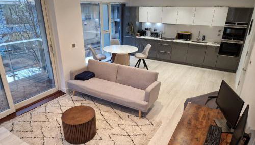 Luxury Corner Apartment by Cambridge Station with Free Allocated Underground Parking & Flexible Beds - Foto 1, stove