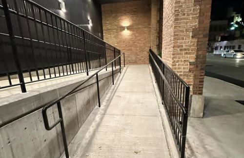 River North Private Balcony With In and Out Parking - Foto 52