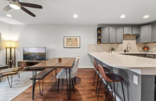 Mid-century home in Zilker with a backyard - Foto 13