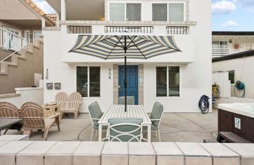 Stunning Beach Delight with Hot Tub, Fire Pit, Parking & Walk to Beach! - Foto 19