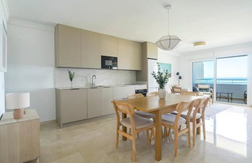 Modern apartment with pool on the beachfront in Marbella by SharingCo - Photo 33
