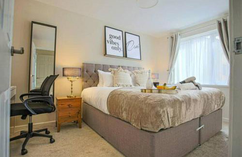 Lowndes House - Close to City Centre - Garden, Free Parking and Smart TV by Yoko Property - Foto 7