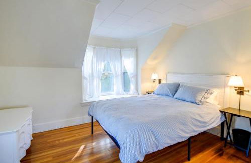 Walk to Downtown Saco from Cozy Coastal Apt - Photo 19