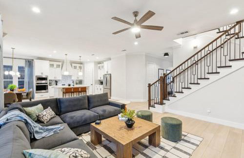 The Longhorn Luxe with Game Room and Fire pit and Karaoke - Foto 37