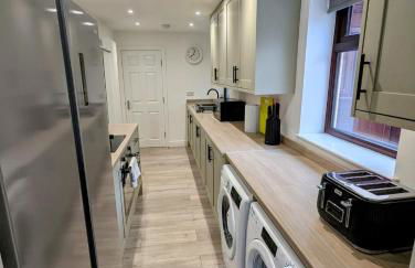 Spacious 4 Bedroom Home - Foto 6