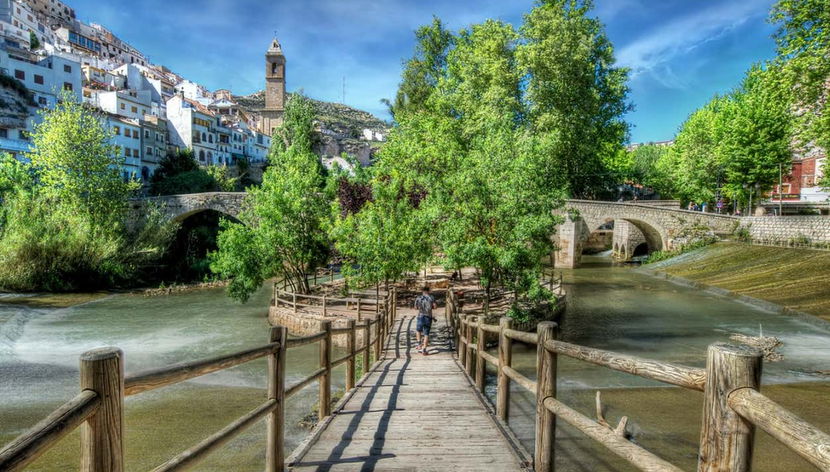 Il fiume Júcar attraversa la città