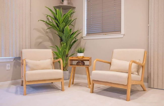 Marbella Lane - Charming 4BR Bungalo for Relaxing Retreat - Photo 35