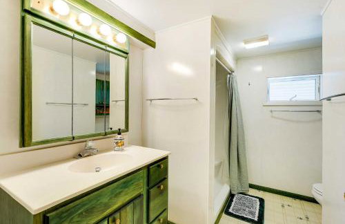 Lake George Oasis with 9 Acres, Hot Tub and Game Room! - Foto 29