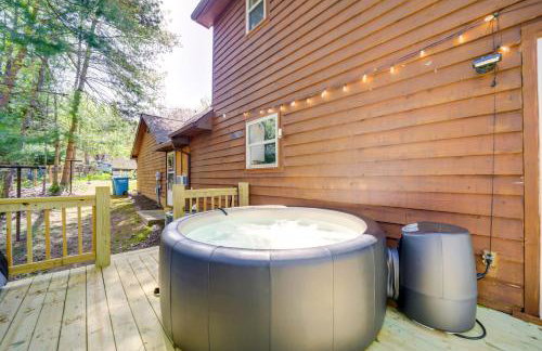 Peaceful Candler Cabin with Private Hot Tub! - Foto 26