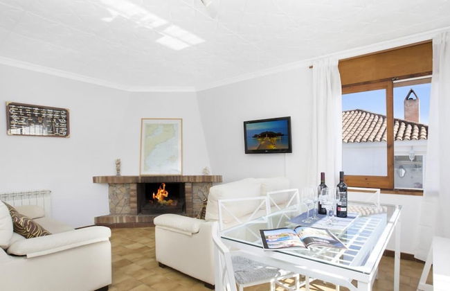 Tensi in Blanes With 5 Bedrooms and 2 Bathrooms - Photo 4