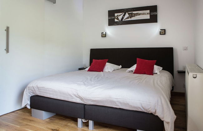 Well Kept House with Fireplace near Forest - Foto 5