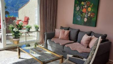 Apartment with Panoramic Lake View & Terrace in Pino, Lago Maggiore - Casa Roccia No 5 - Foto 4