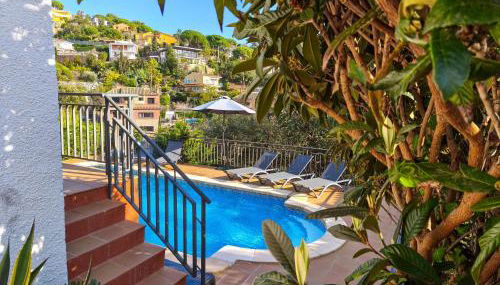 Pinzon, gezellige familievilla met groot zwembad. - Foto 2, Garden, sunbed