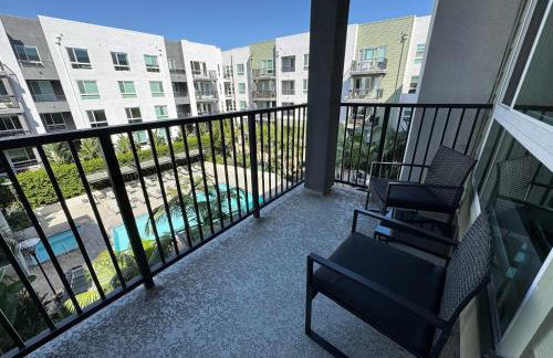 Upscale Escape 10 Min from Disneyland With Pool & Gym - Foto 11