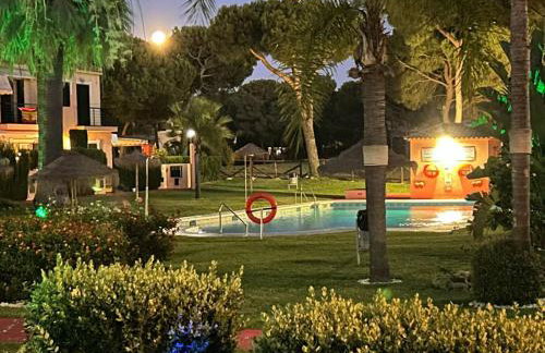 Duplex Islantilla con piscina - Photo 26