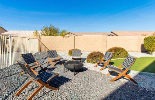 Heated Pool • Mini Golf • Huge Backyard • King Bed - Foto 17