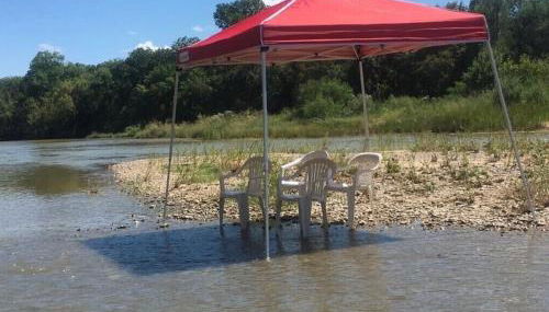 Stay on a 350-acre Cattle Ranch! Brazos River! Tubing! Petting zoo! - Foto 4