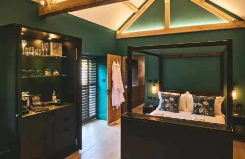 The Suite - Photo 11