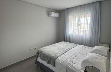 Flat lindo com piscina e linda vista da cidade - Foto 30