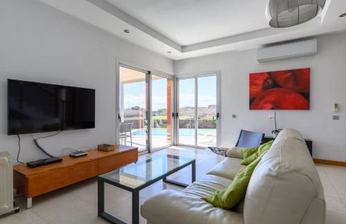 Villa in Salobre with Private Pool & Stunning View - Foto 6