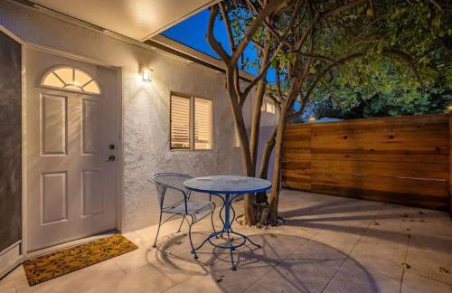 Lake Balboa Hideaway - Photo 3