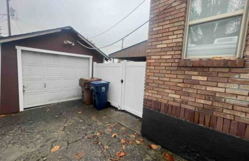 Charming Brick Home with bonus space & foosball - Foto 38