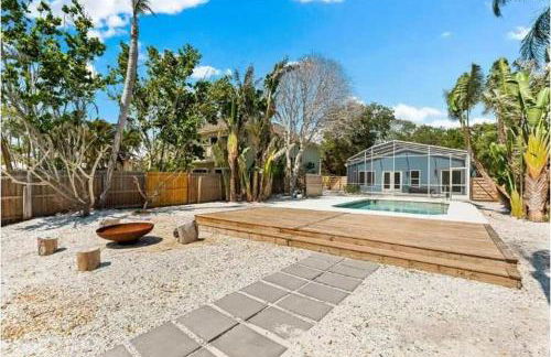 Blue Lagoon Hideaway 3BR Coastal Chic Retreat - Photo 61