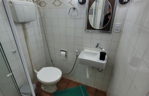 casa em rua tranquila a 200 metros do agito do Rio Vermelho e praia - Foto 3