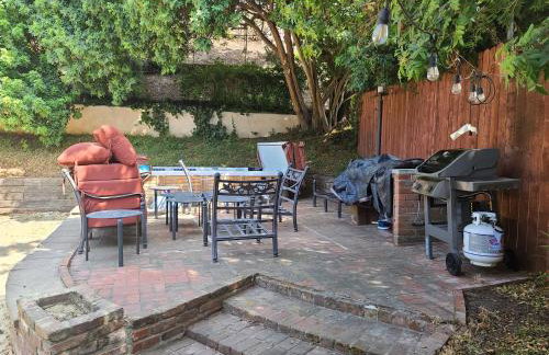 Westside Retreat w Yard, Grill, Hot Tub, Near Sofi Stadium, LAX, and the Beach - Foto 34