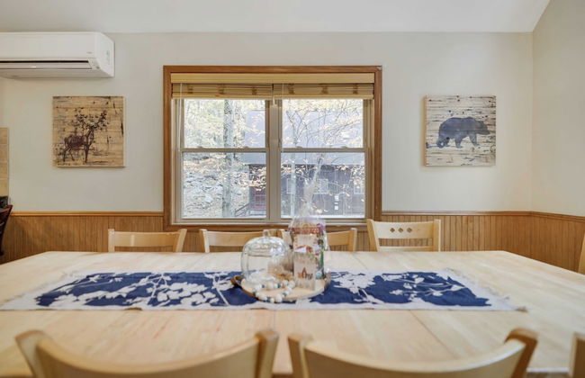 Woodland Oasis by Avantstay Hot Tub, Firepit, Walk to Lake - Photo 19