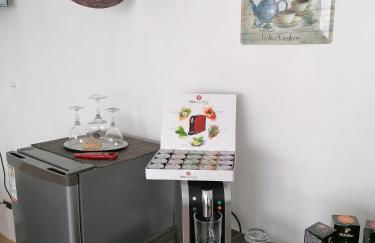 Stylisches kleines Studio -Zentral gelegen- Nähe BayArena - in Leverkusen Wiesdorf City- Friedrich Ebert Platz 5a , 4te Etage mit Balkon-kein Aufzug-Lift--Kaution Pflicht-- - Foto 17