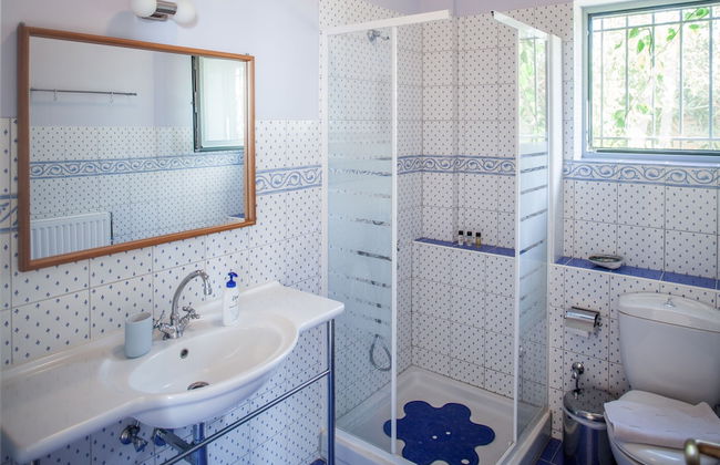 Absolute Villa by Stylish Stays - Photo 58