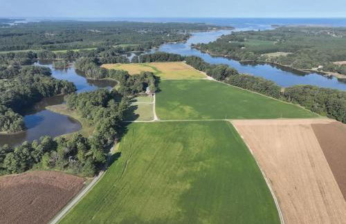 Sweet 1BDR Farm Cottage with Fire Pit and Creek View - Foto 6