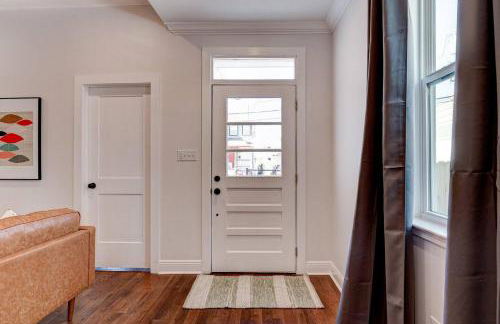 Spring Festival Stay Mid-City w Pool Balcony - Foto 9