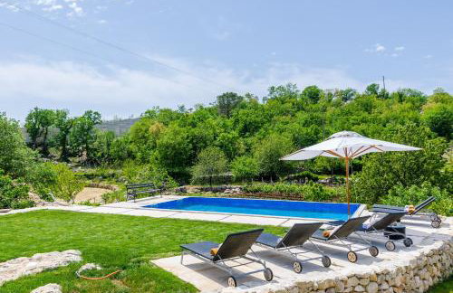 Villa Majkovica - 4 Bedroom Villa with Private Pool & En-Suite Bathrooms & Parking - Photo 101