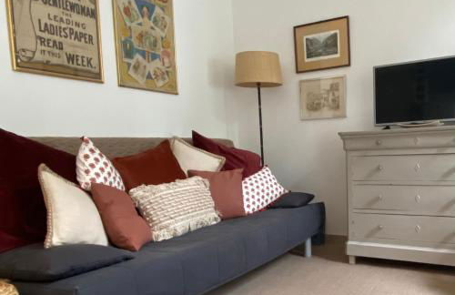 Ground Floor - Hauseman Building close to Thermes - Foto 19